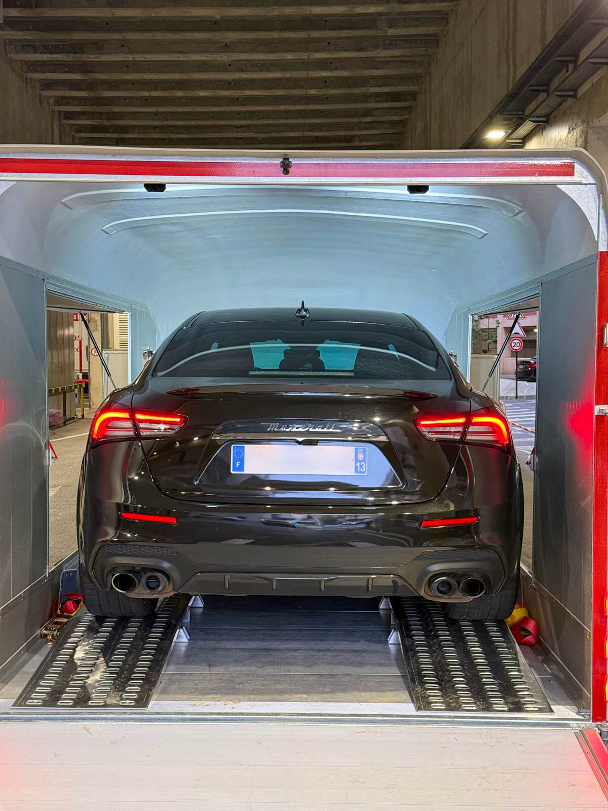 Transport Maserati remorque fermée Monaco Aix-en-Provence