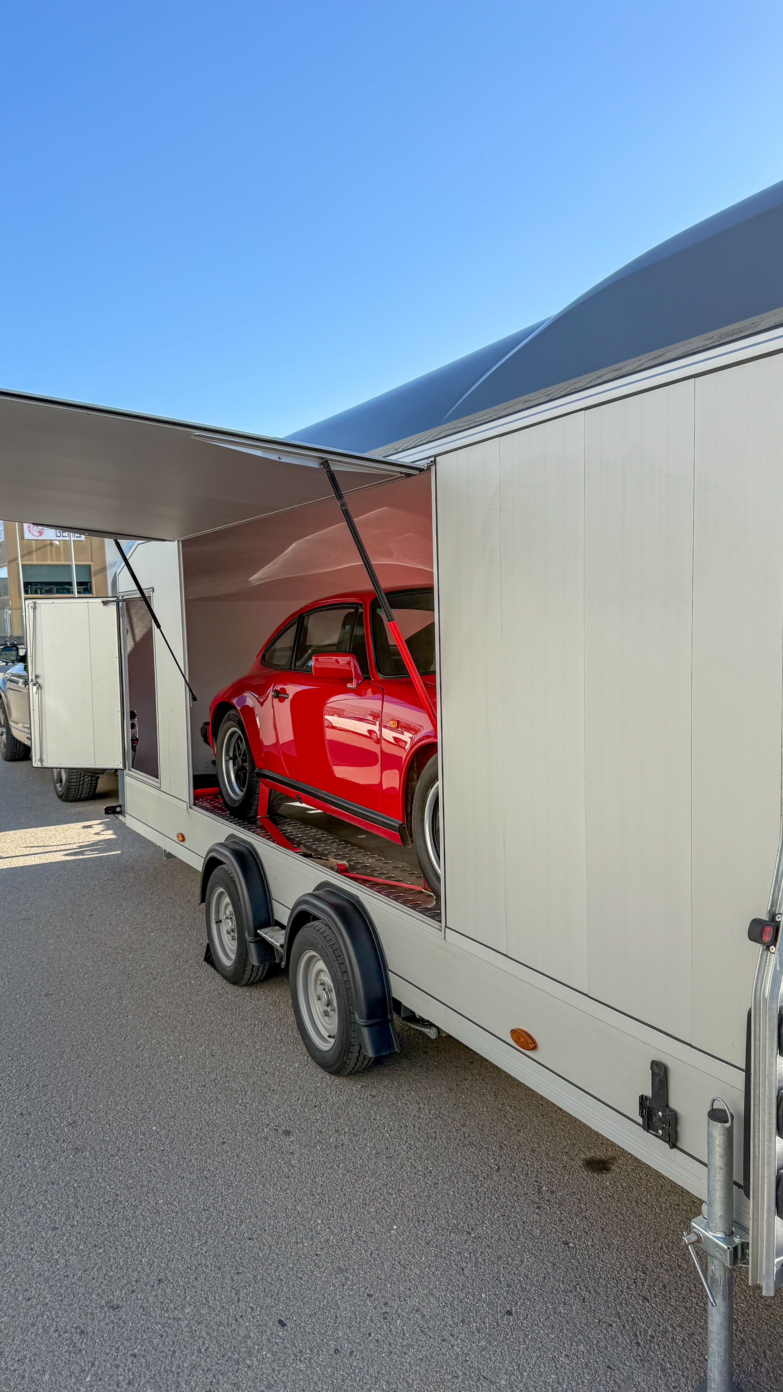 Transport sécurisé Porsche 911 remorque fermée France Europe